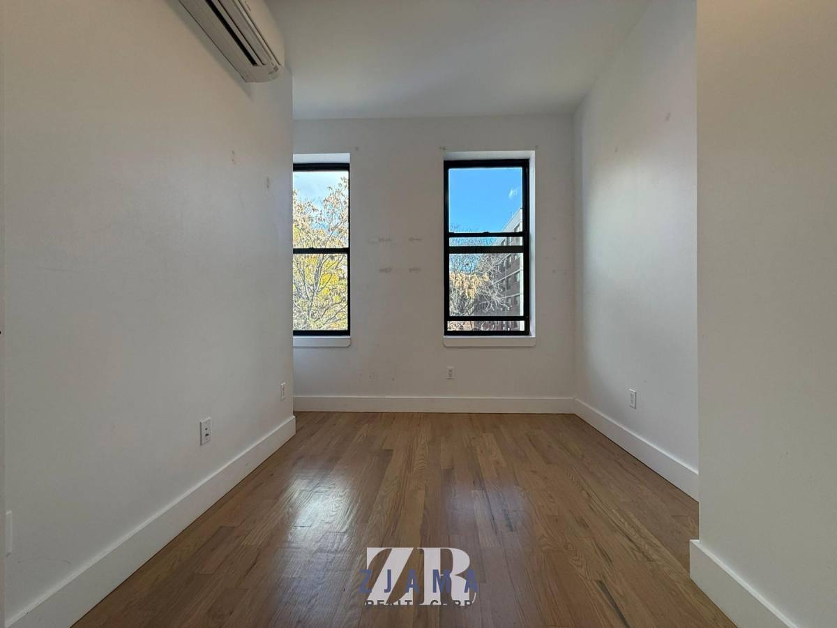 Apartment for rent at 104 Graham Ave #3R, Brooklyn, NY 11206