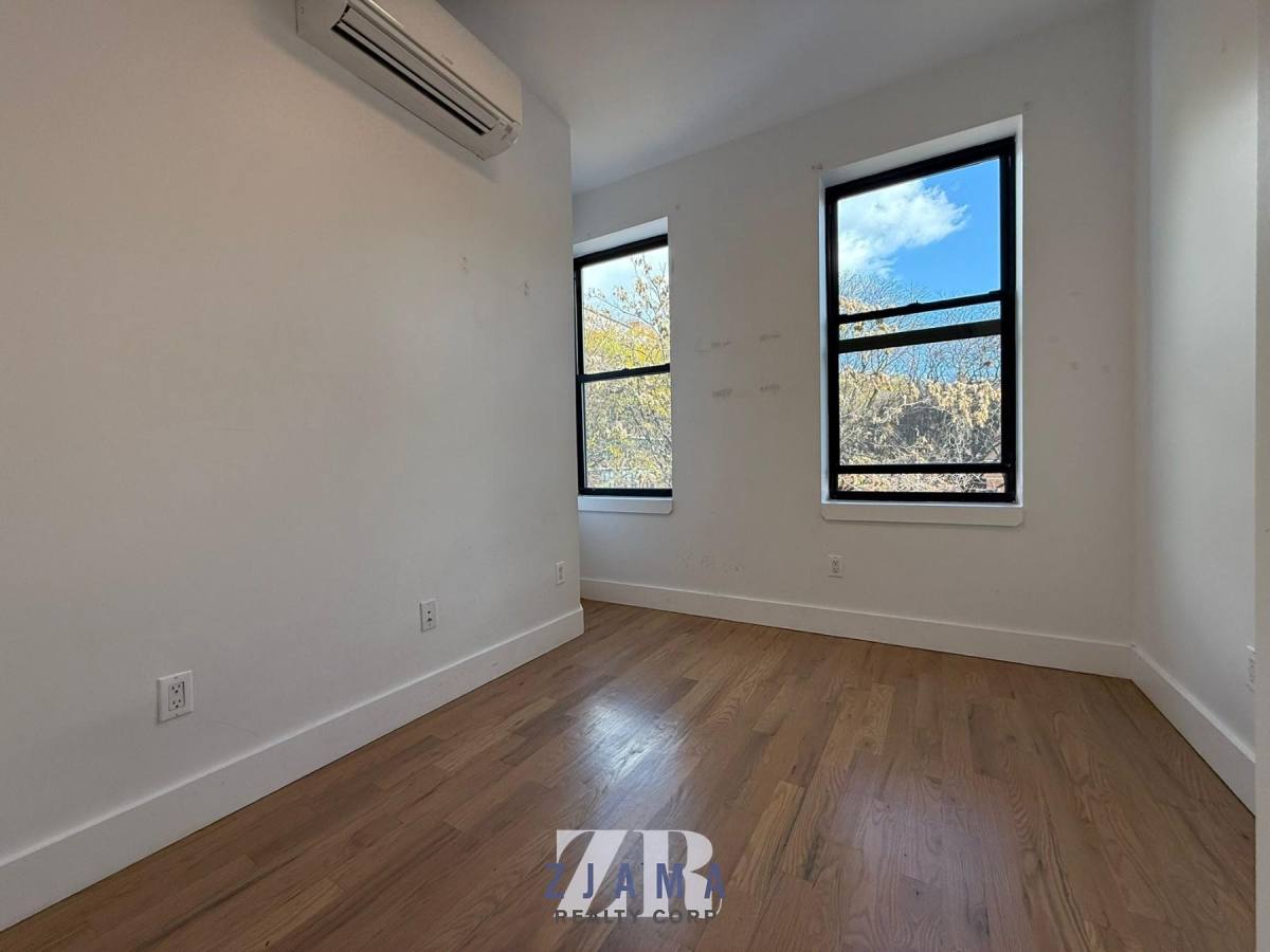 Apartment for rent at 104 Graham Ave #3R, Brooklyn, NY 11206