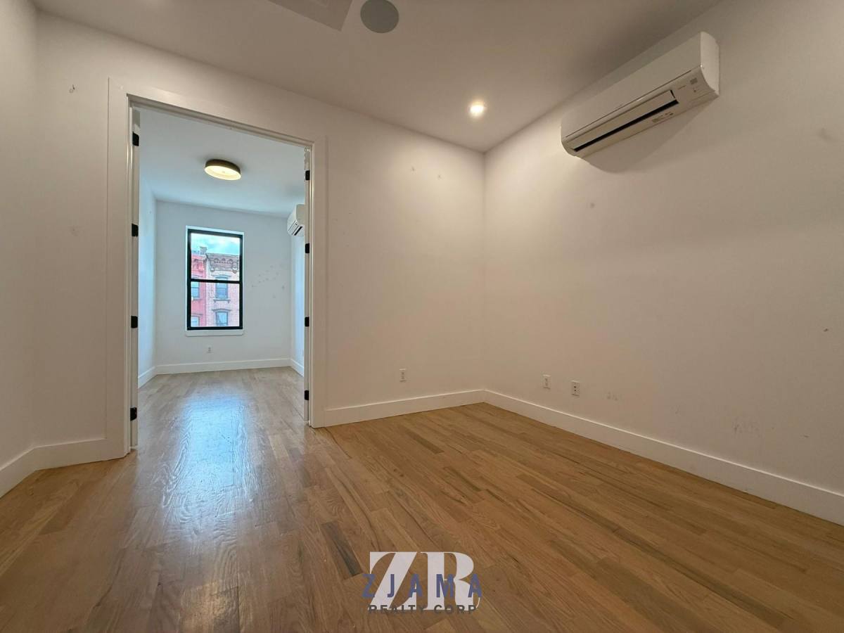 Apartment for rent at 104 Graham Ave #3R, Brooklyn, NY 11206
