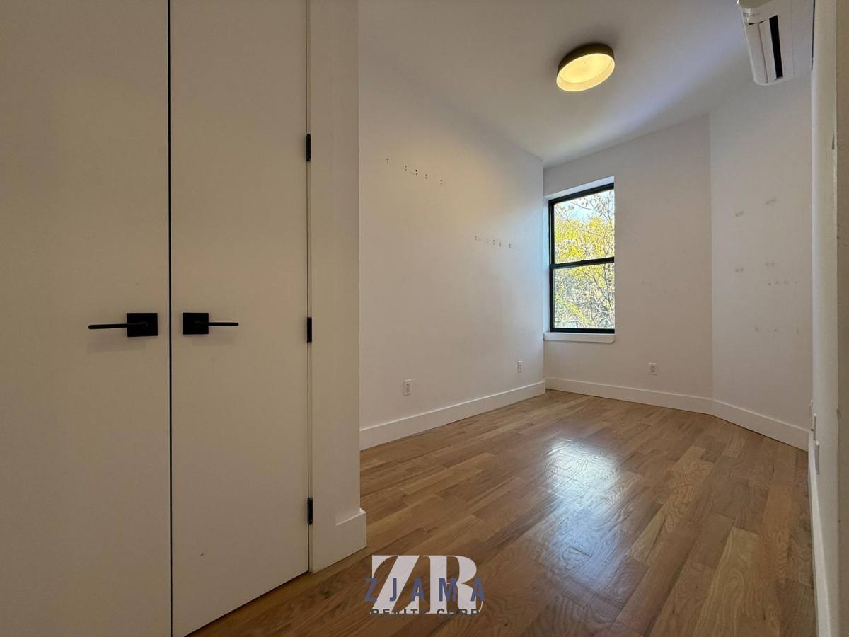 Apartment for rent at 104 Graham Ave #3R, Brooklyn, NY 11206