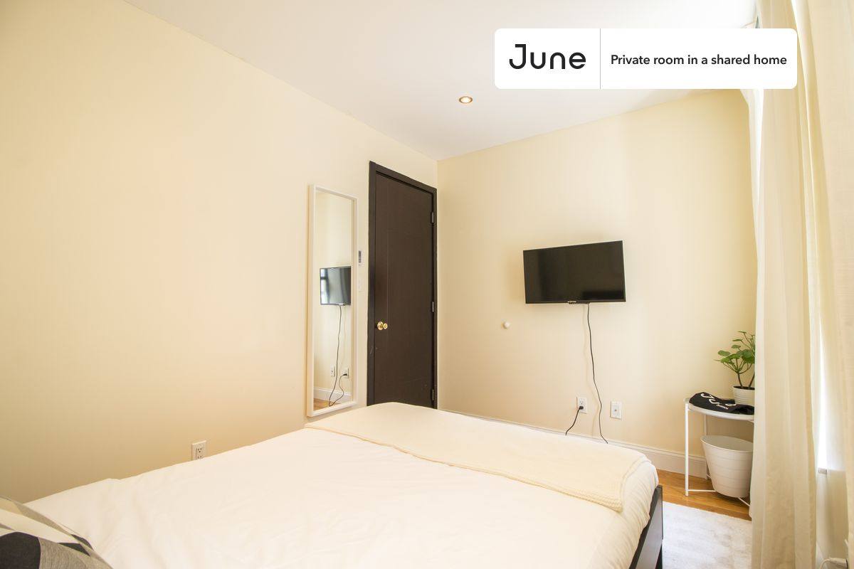Apartment for rent at 15 W 107th St, New York, NY 10025