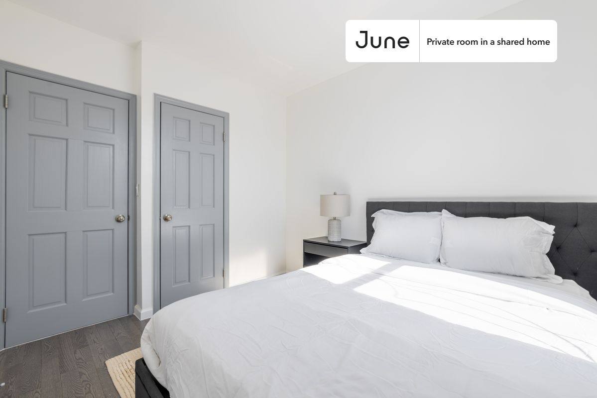 Apartment for rent at 2572 Steinway St, Astoria, NY 11103