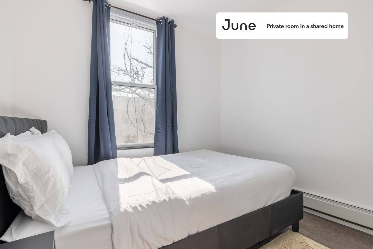 Apartment for rent at 2572 Steinway St, Astoria, NY 11103