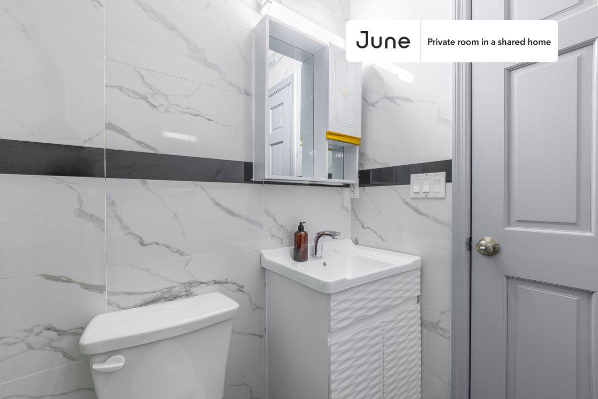 Apartment for rent at 2572 Steinway St, Astoria, NY 11103