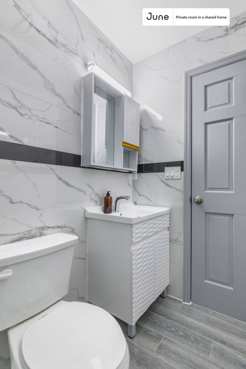 Apartment for rent at 2572 Steinway St, Astoria, NY 11103
