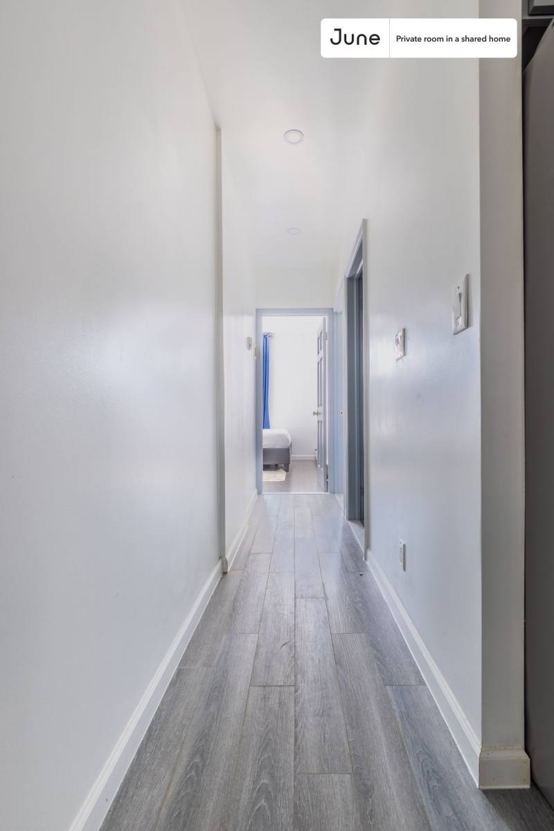 Apartment for rent at 2572 Steinway St, Astoria, NY 11103