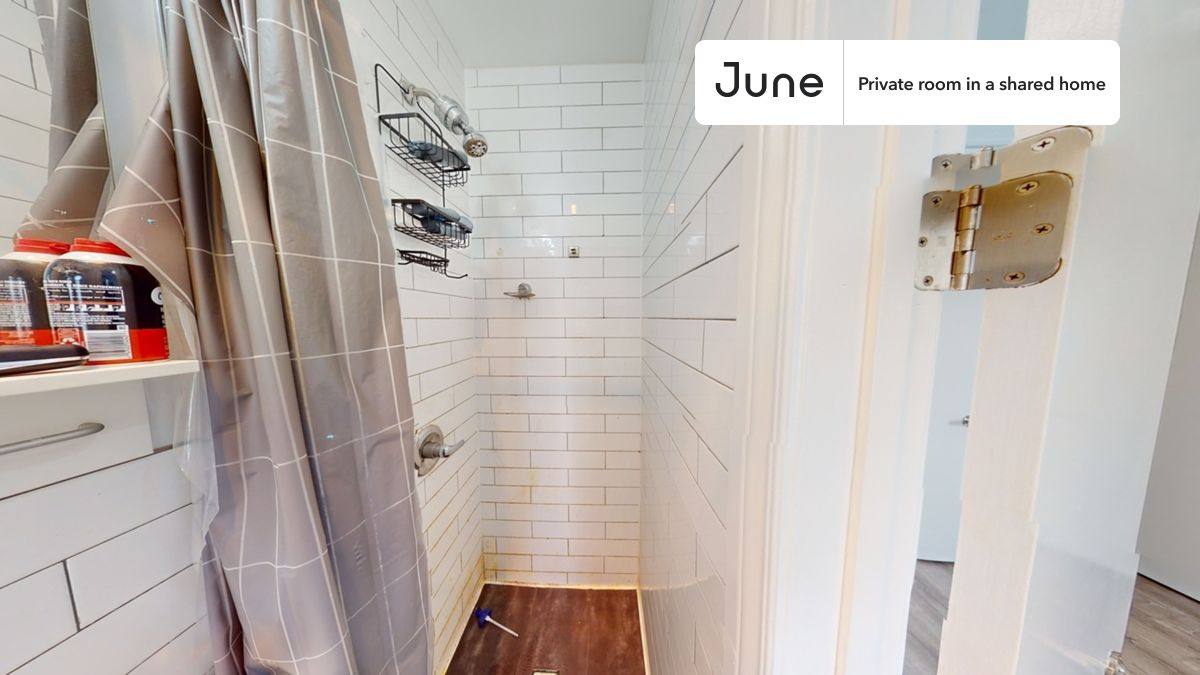 Apartment for rent at 39A Broome St #B, Brooklyn, NY 11222