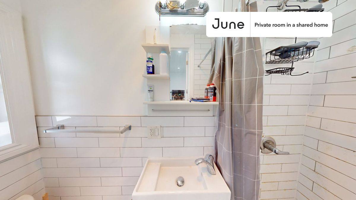 Apartment for rent at 39A Broome St #B, Brooklyn, NY 11222