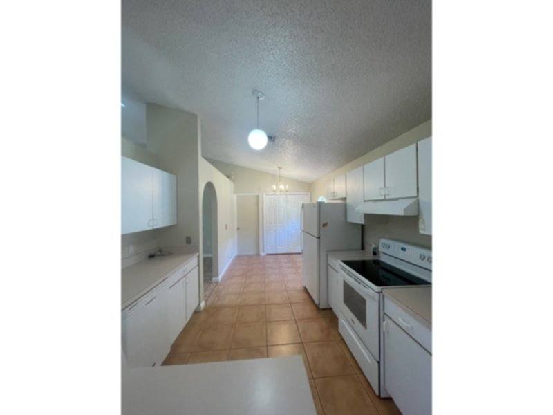 Apartment for rent at 4312 Iveyglen Ave, Orlando, FL 32826