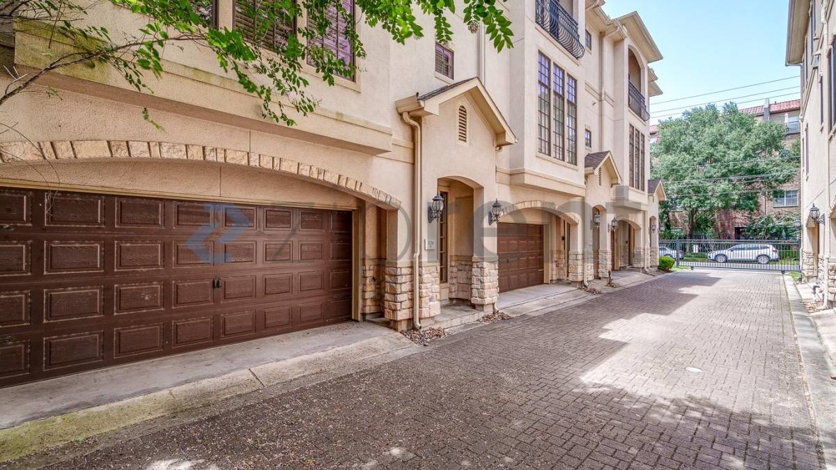 Townhouse for rent at 1216 Rosedale St, Houston, TX 77004