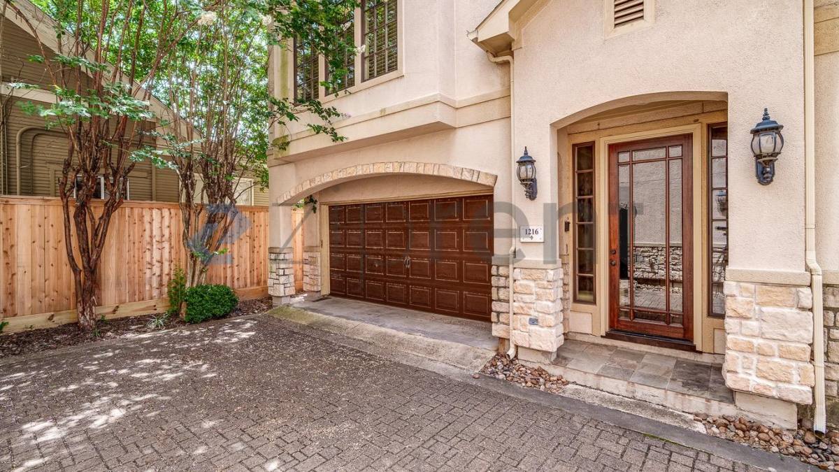 Townhouse for rent at 1216 Rosedale St, Houston, TX 77004