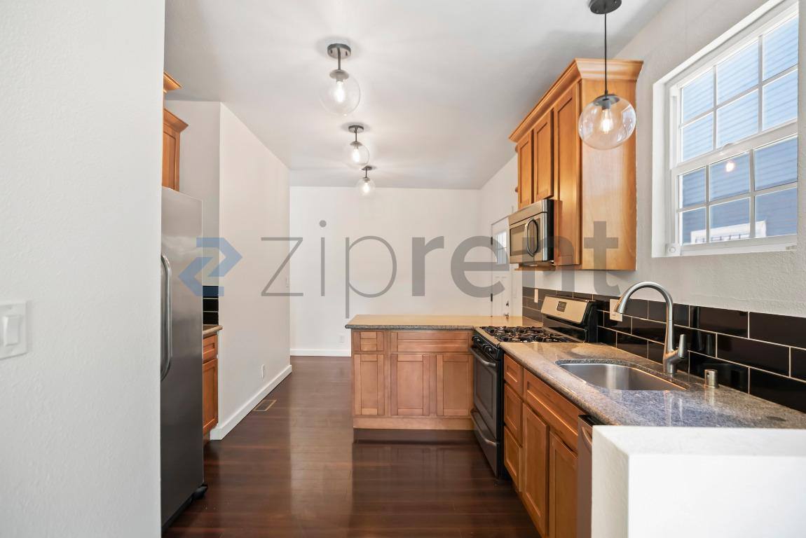 House for rent at 1104 14th St, Oakland, CA 94607