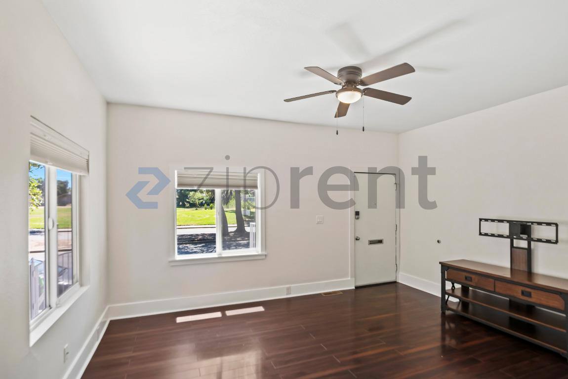 House for rent at 1104 14th St, Oakland, CA 94607