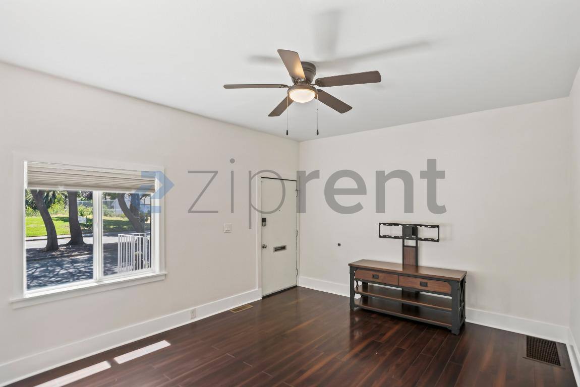 House for rent at 1104 14th St, Oakland, CA 94607