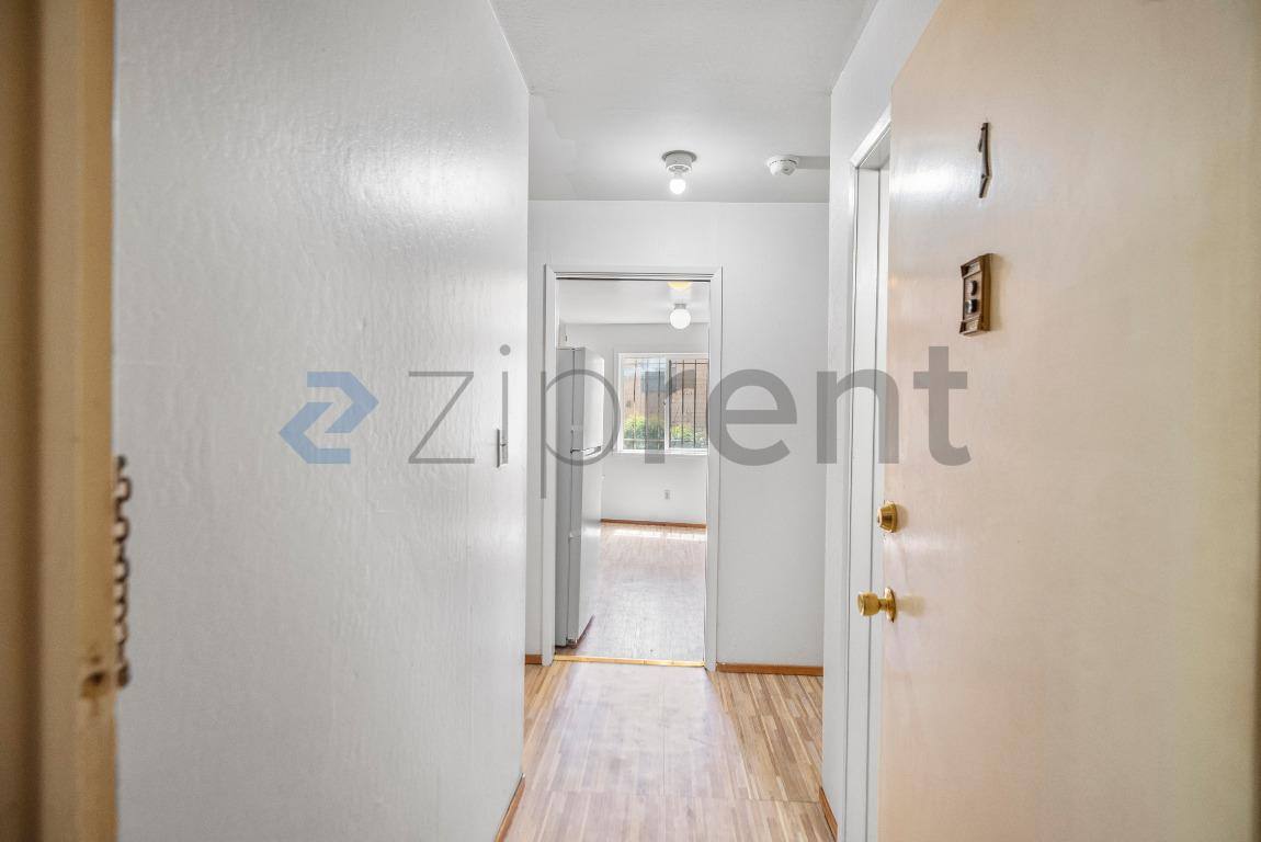 Apartment for rent at 321 Athol Ave #1, Oakland, CA 94606