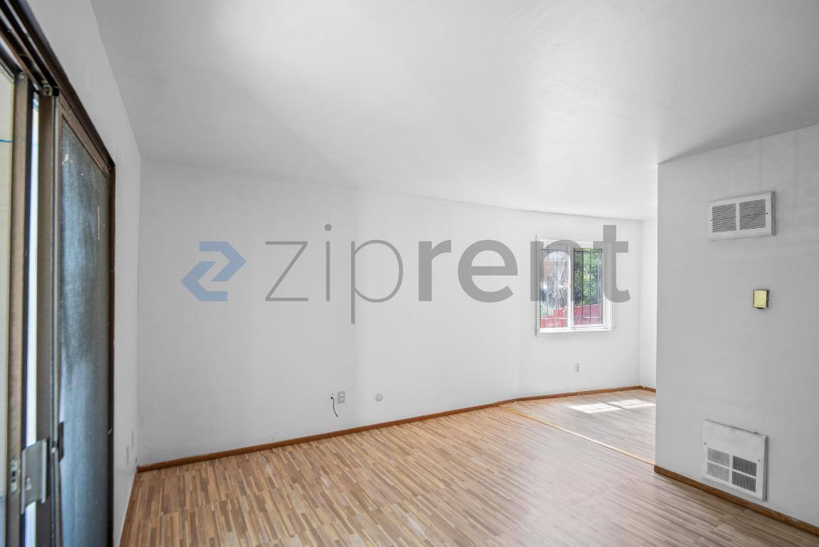 Apartment for rent at 321 Athol Ave #1, Oakland, CA 94606
