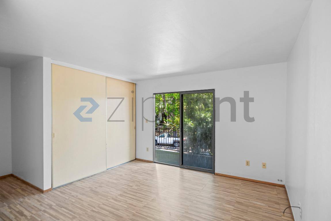 Apartment for rent at 321 Athol Ave #1, Oakland, CA 94606
