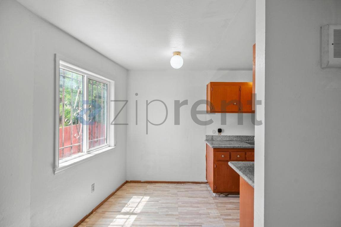Apartment for rent at 321 Athol Ave #1, Oakland, CA 94606