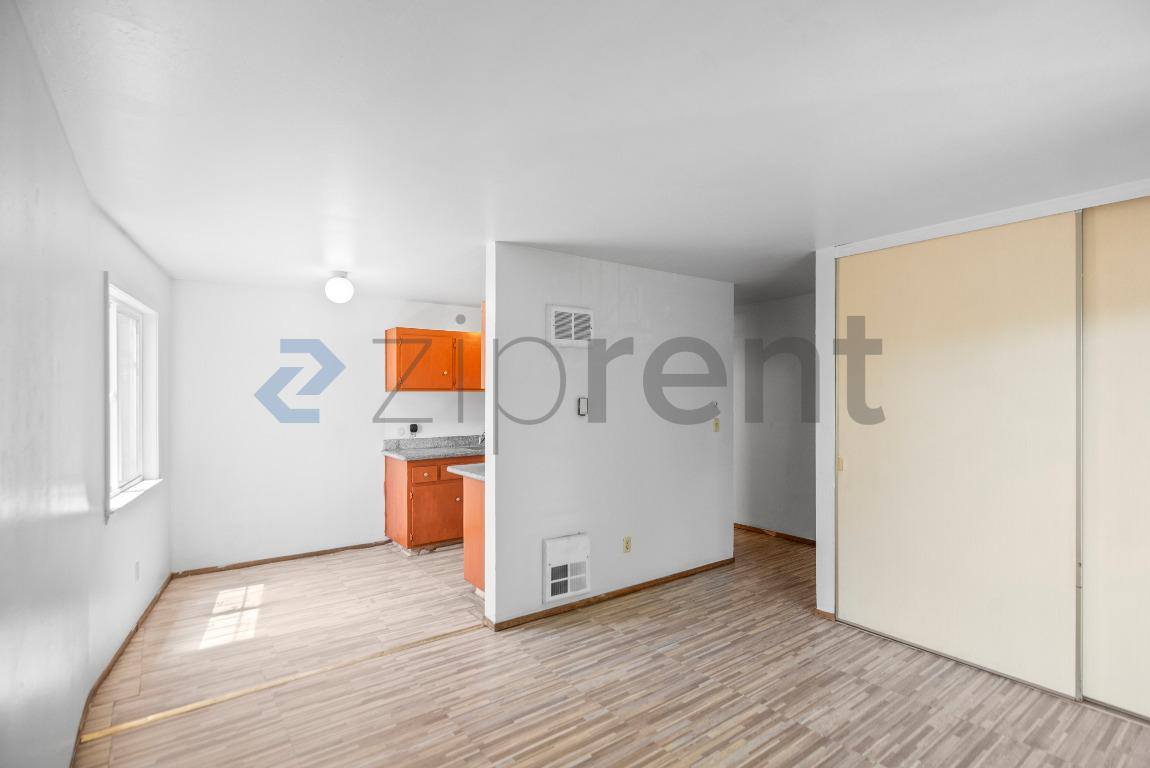 Apartment for rent at 321 Athol Ave #1, Oakland, CA 94606