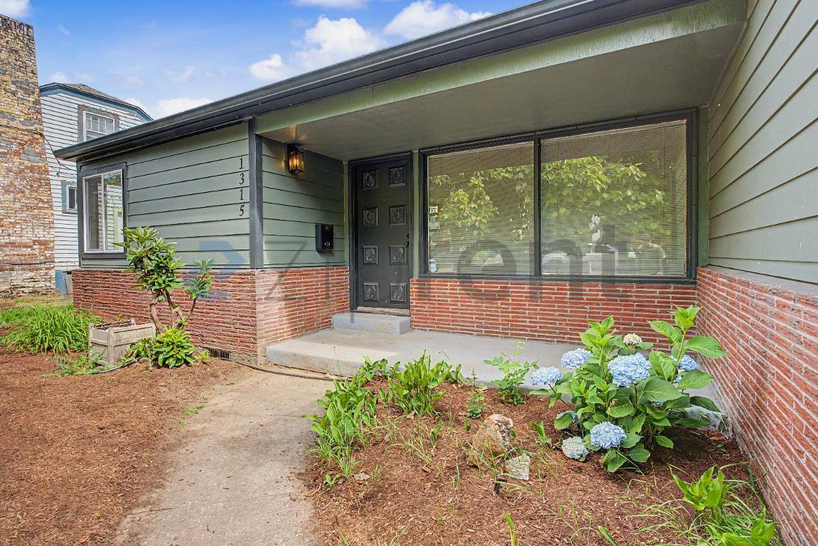 House for rent at 1315 N Russet St, Portland, OR 97217