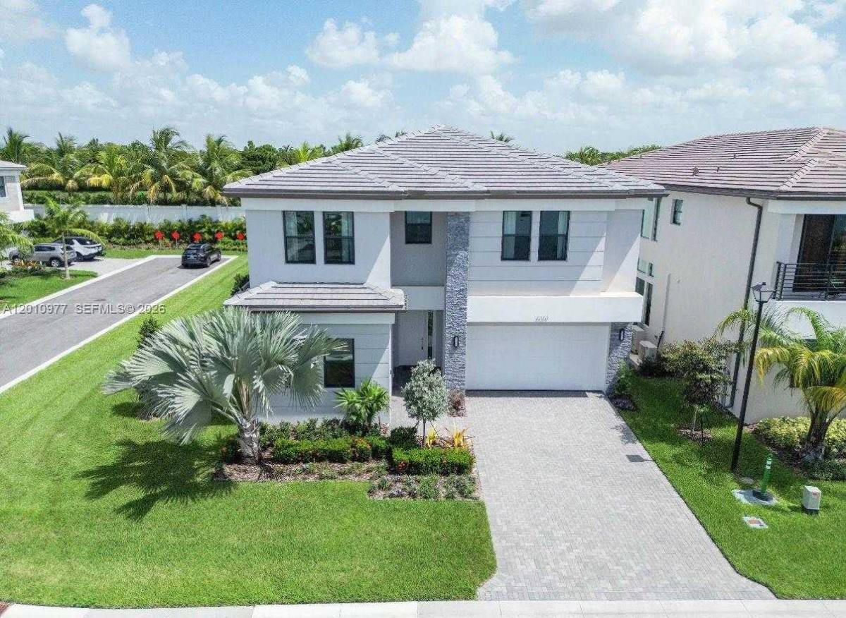Apartment for rent at 8151 Laurel Falls Dr, Boca Raton, FL 33496