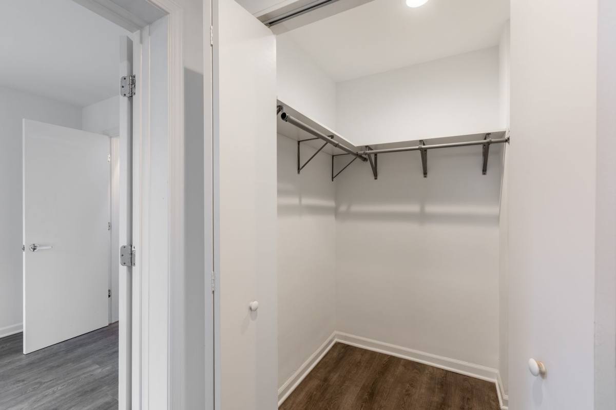 Apartment for rent at 940 W Winona St, Chicago, IL 60640