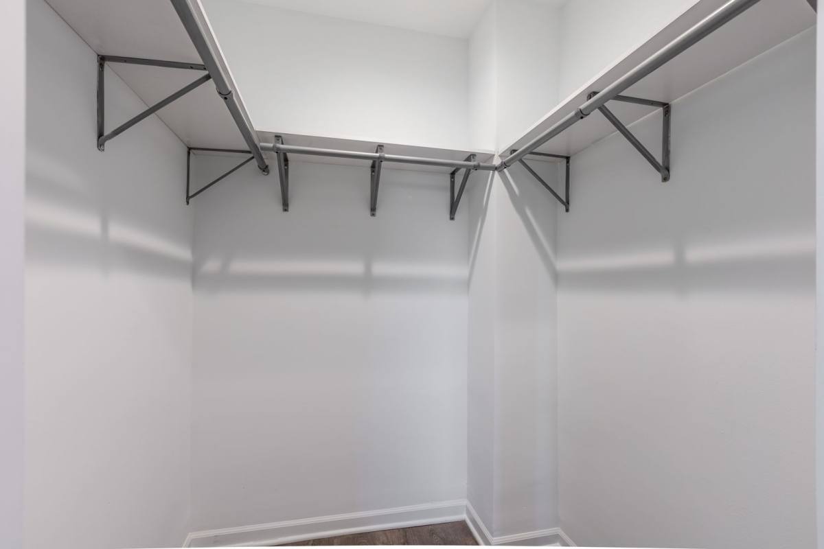 Apartment for rent at 940 W Winona St, Chicago, IL 60640