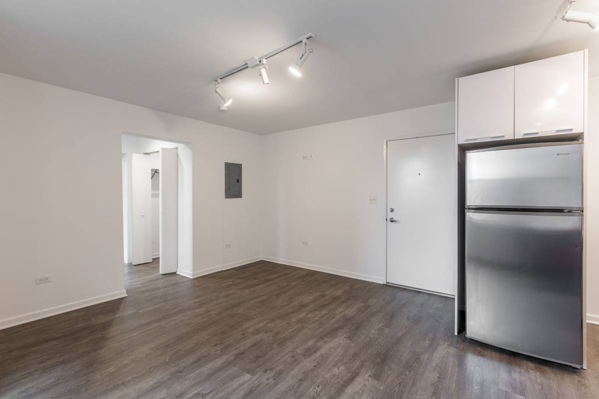 Apartment for rent at 940 W Winona St, Chicago, IL 60640