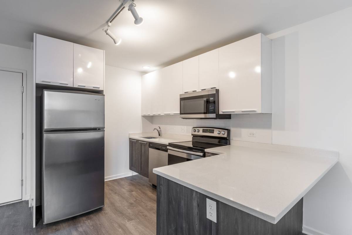 Apartment for rent at 940 W Winona St, Chicago, IL 60640
