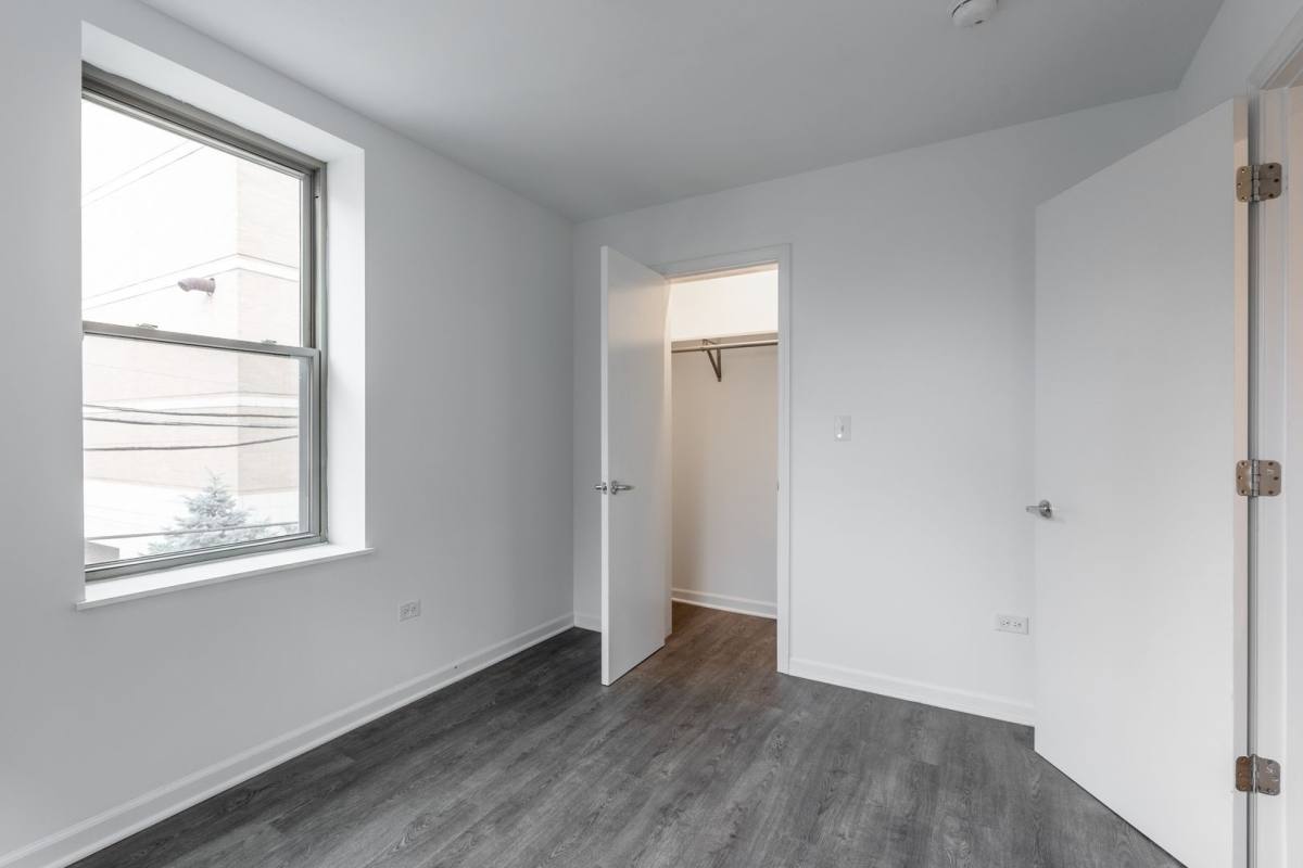 Apartment for rent at 940 W Winona St, Chicago, IL 60640