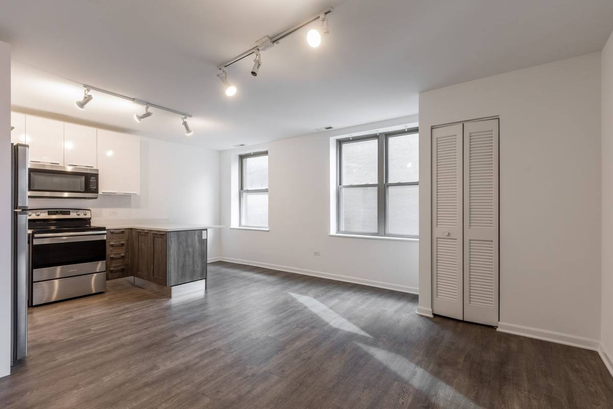 Apartment for rent at 940 W Winona St, Chicago, IL 60640