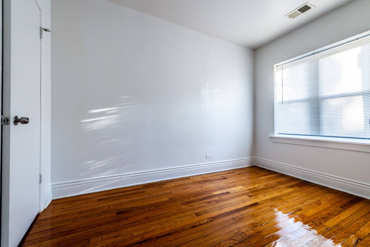 Apartment for rent at 6200 S Rockwell St, Chicago, IL 60629