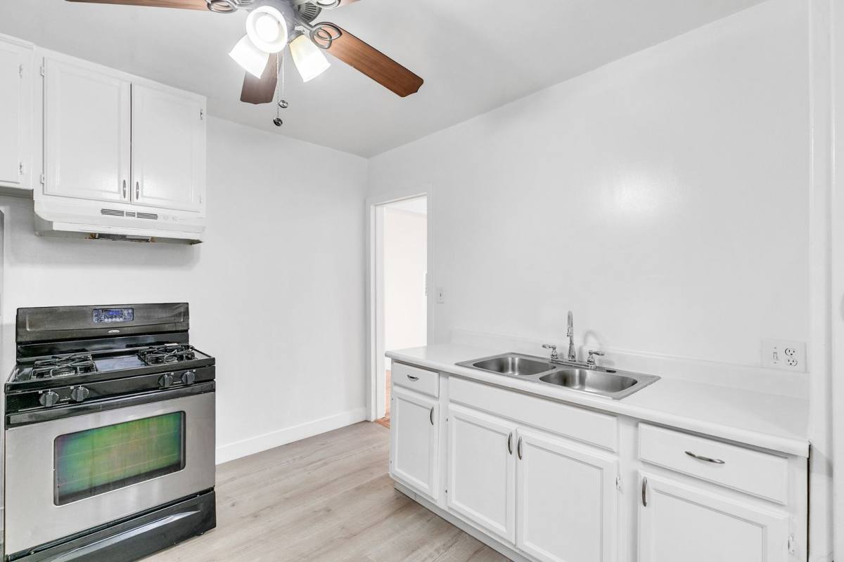 Apartment for rent at 6537-6543 Woodley Ave, Van Nuys, CA 91406