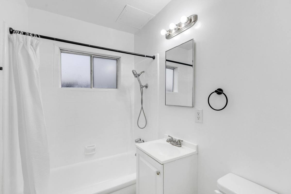 Apartment for rent at 6537-6543 Woodley Ave, Van Nuys, CA 91406
