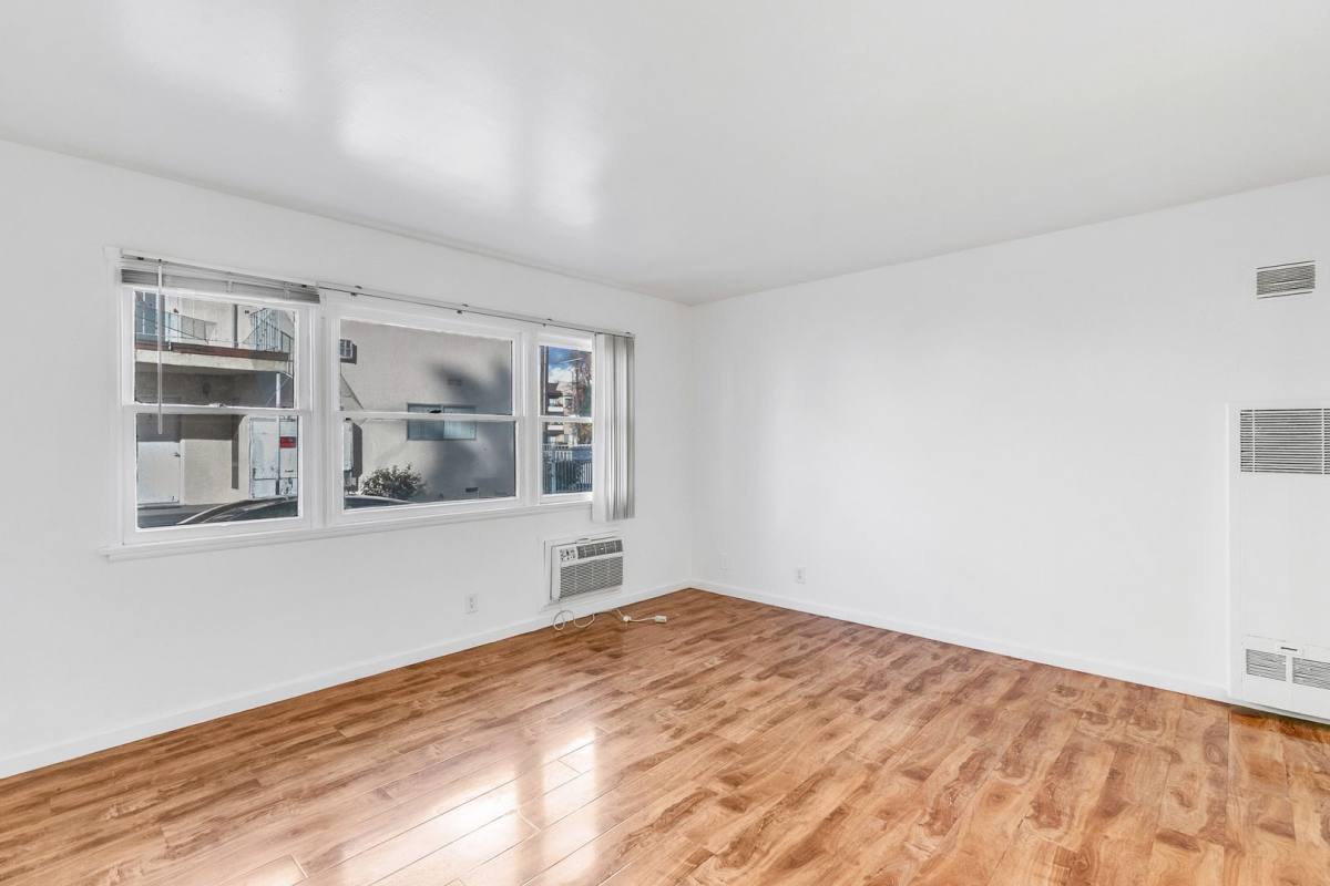 Apartment for rent at 6537-6543 Woodley Ave, Van Nuys, CA 91406
