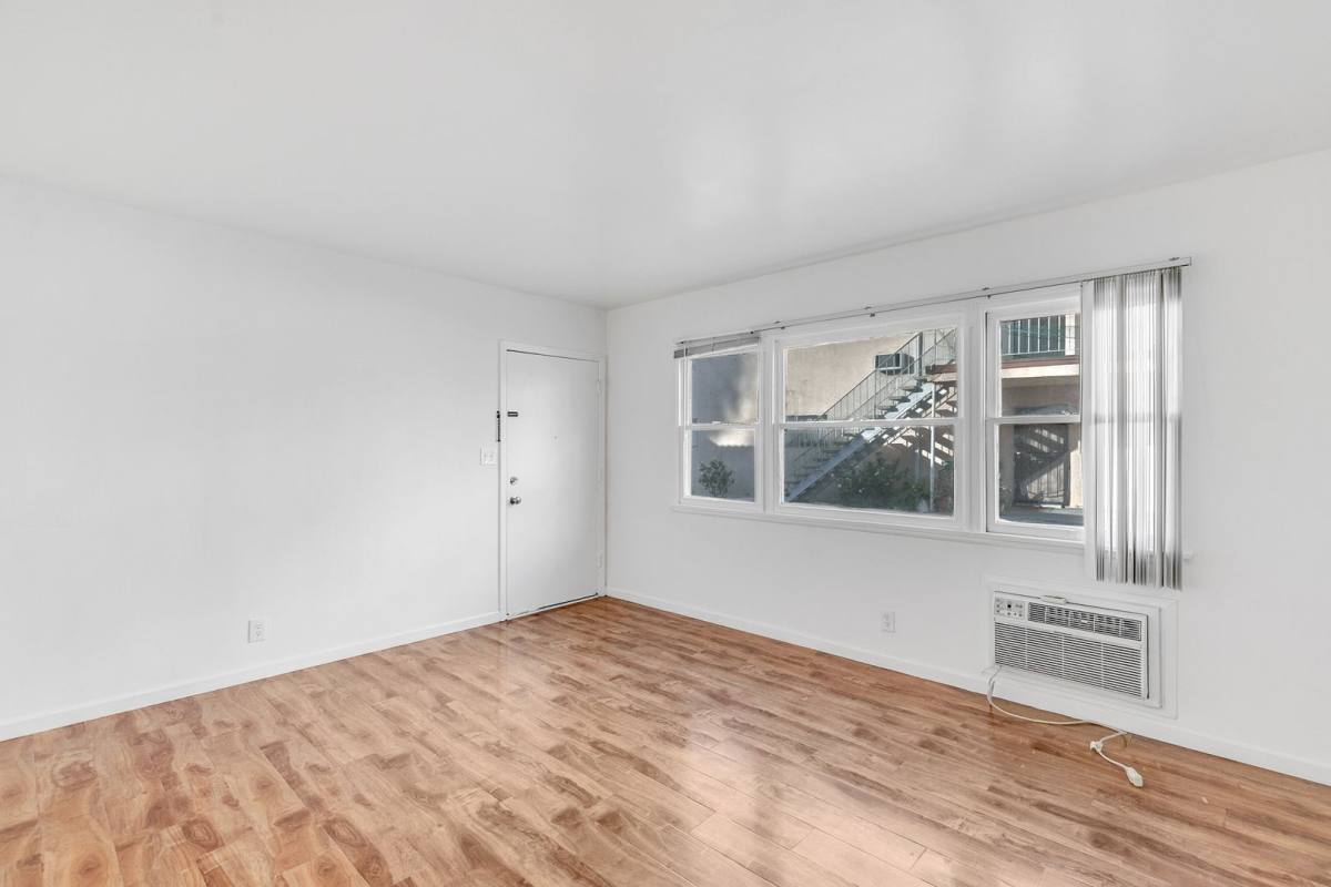 Apartment for rent at 6537-6543 Woodley Ave, Van Nuys, CA 91406