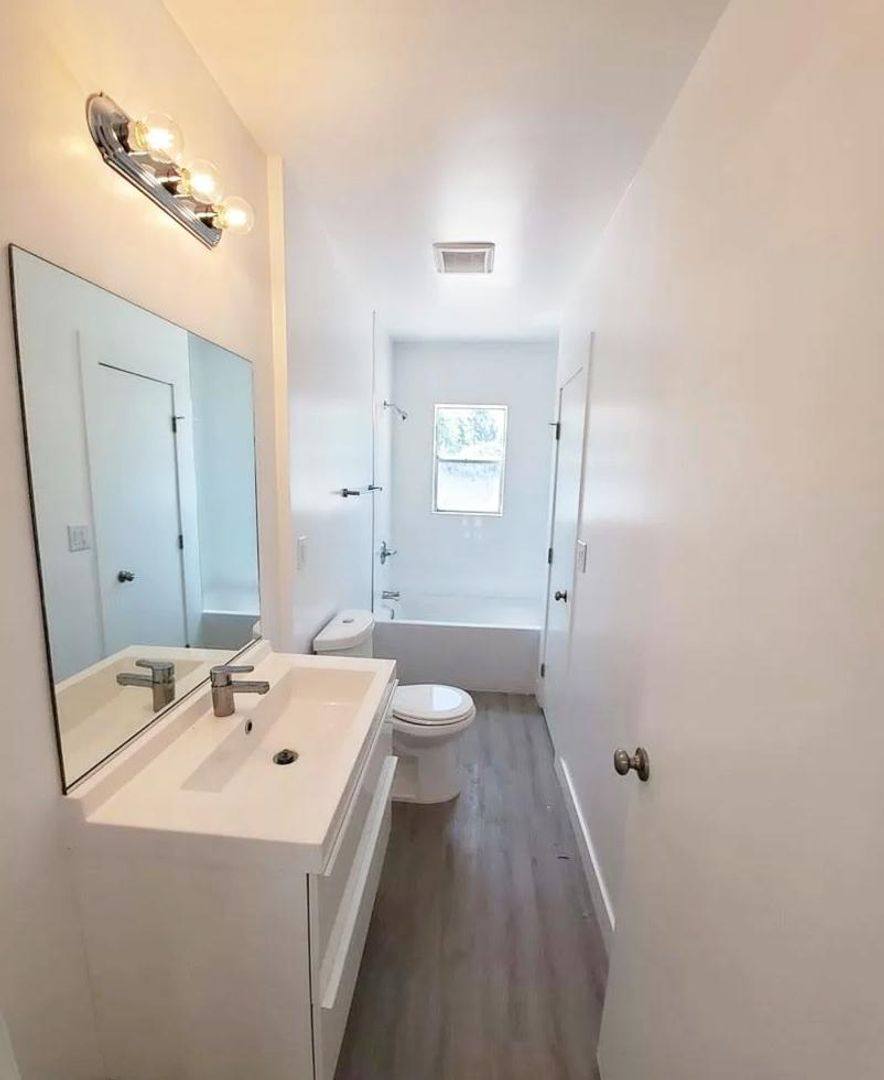 Apartment for rent at 1836 10th St, Santa Monica, CA 90404