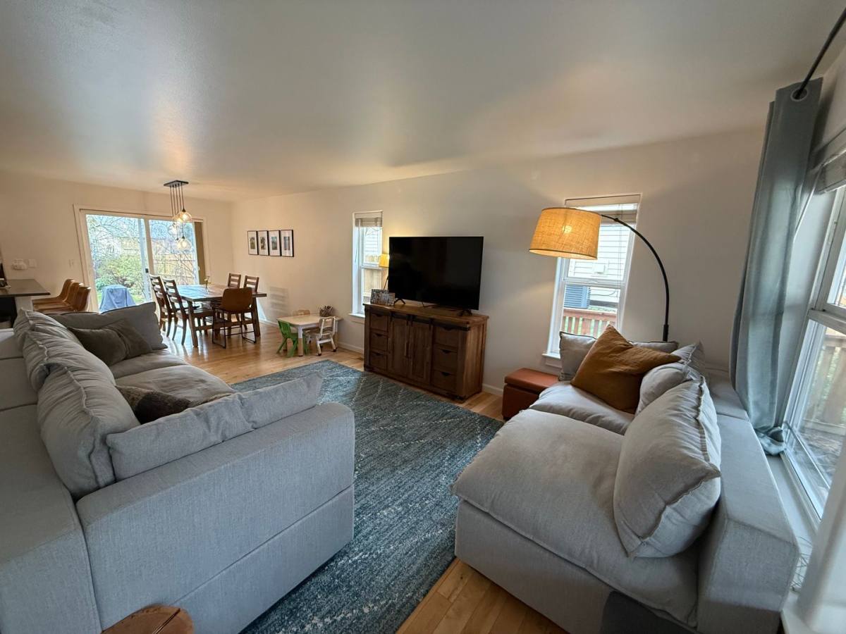 Townhouse for rent at 1579 NW Albany Ave, Bend, OR 97703