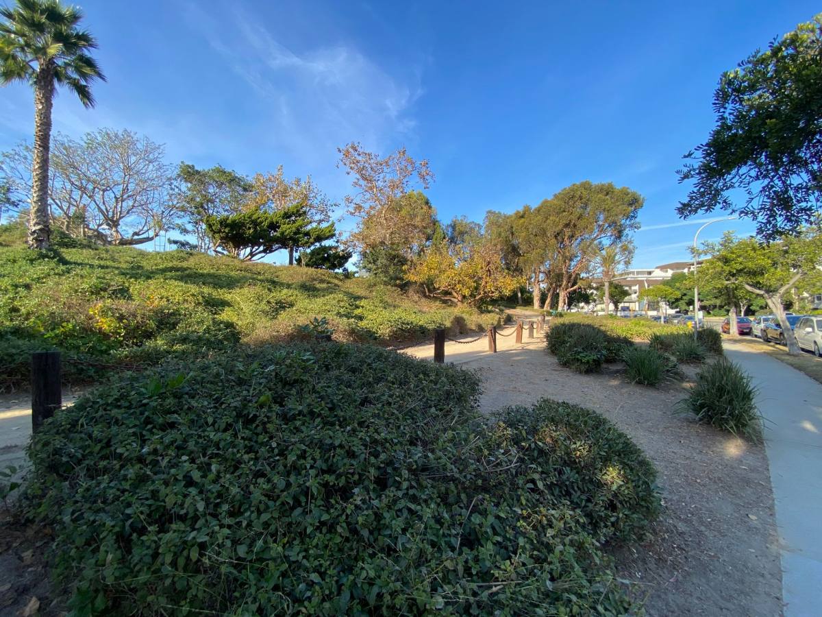 Apartment for rent at 5650 Windsor Way, Culver City, CA 90230