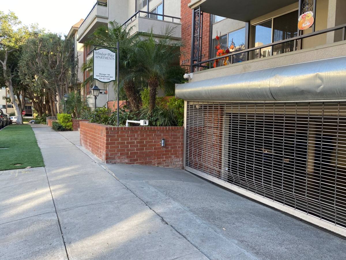 Apartment for rent at 5650 Windsor Way, Culver City, CA 90230