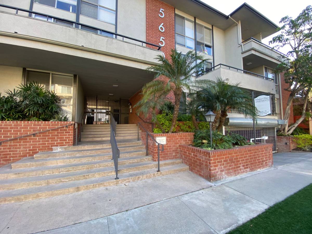 Apartment for rent at 5650 Windsor Way, Culver City, CA 90230