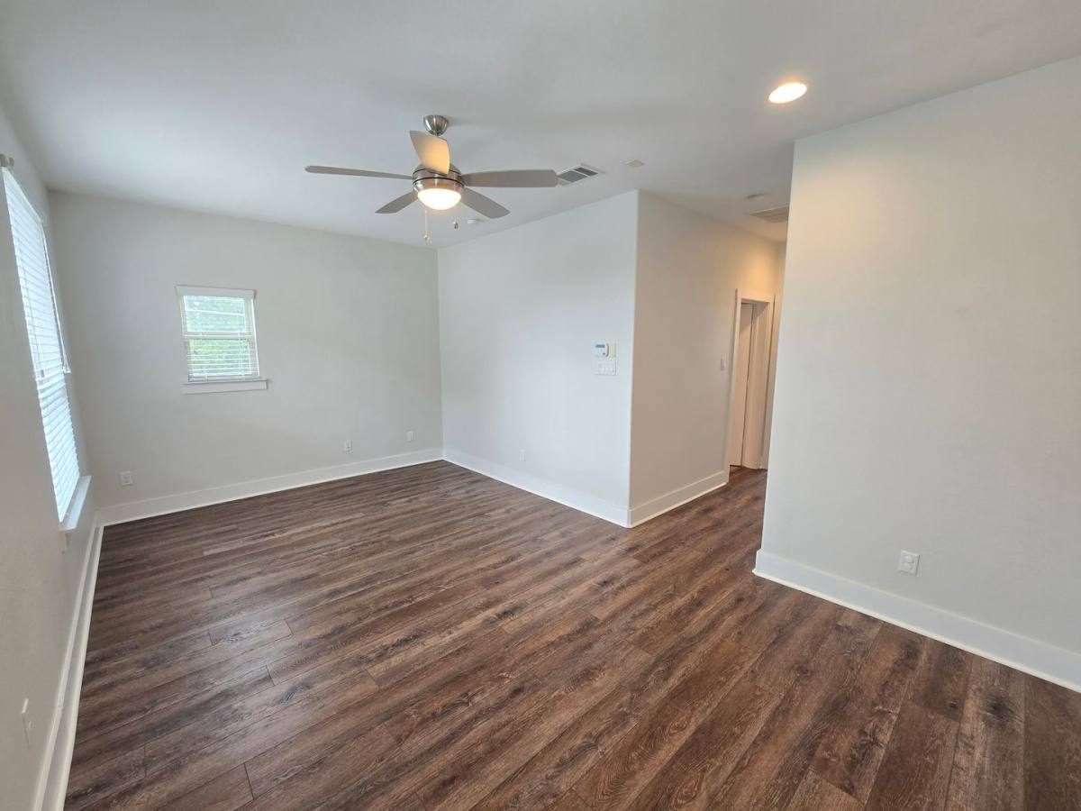 Townhouse for rent at 1303 Palm Springs Lane, Dallas, TX 75204