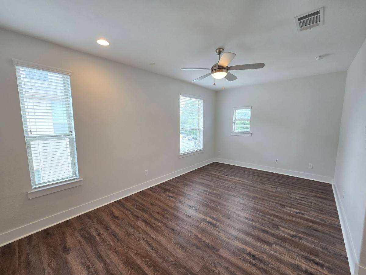 Townhouse for rent at 1303 Palm Springs Lane, Dallas, TX 75204