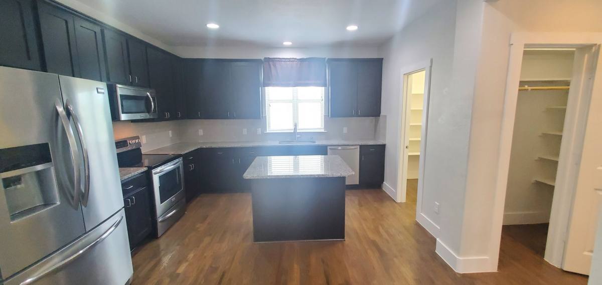 Townhouse for rent at 1303 Palm Springs Lane, Dallas, TX 75204