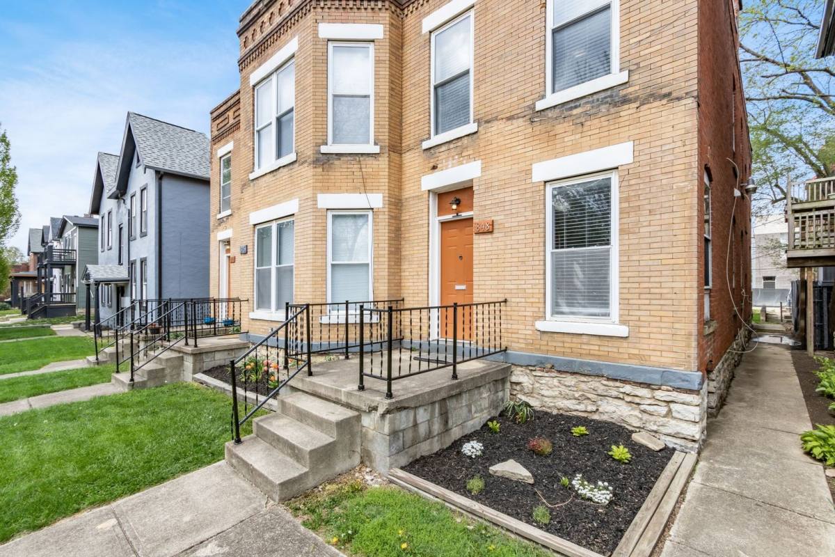 Townhouse for rent at 844-848 Oak St, Columbus, OH 43205