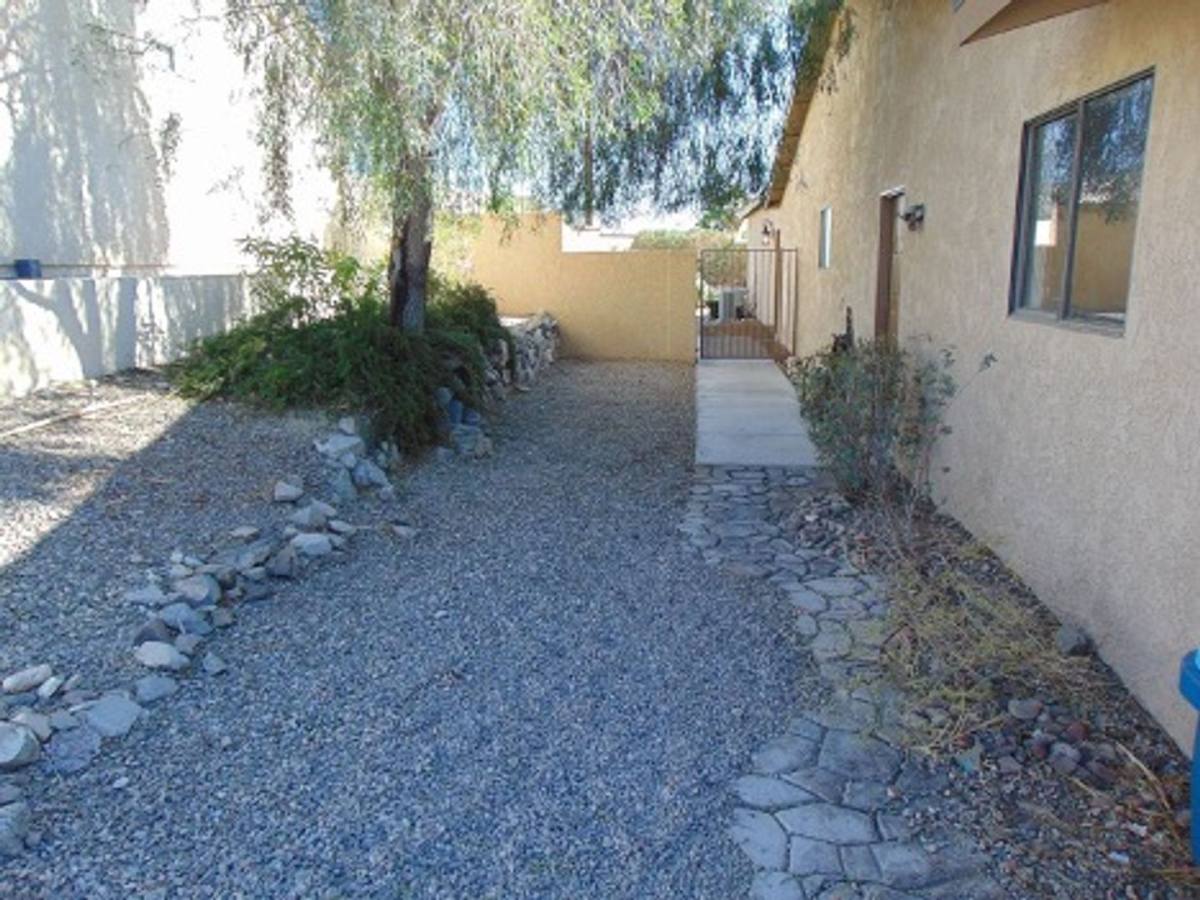 House for rent at 2592 Beverly Glen Dr, Lake Havasu City, AZ 86403