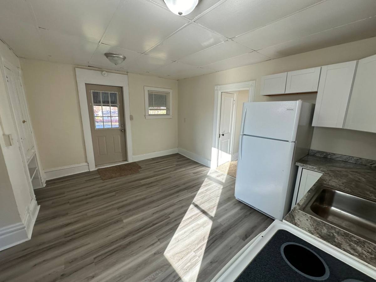 Apartment for rent at 515 S Center St, Grove City, PA 16127
