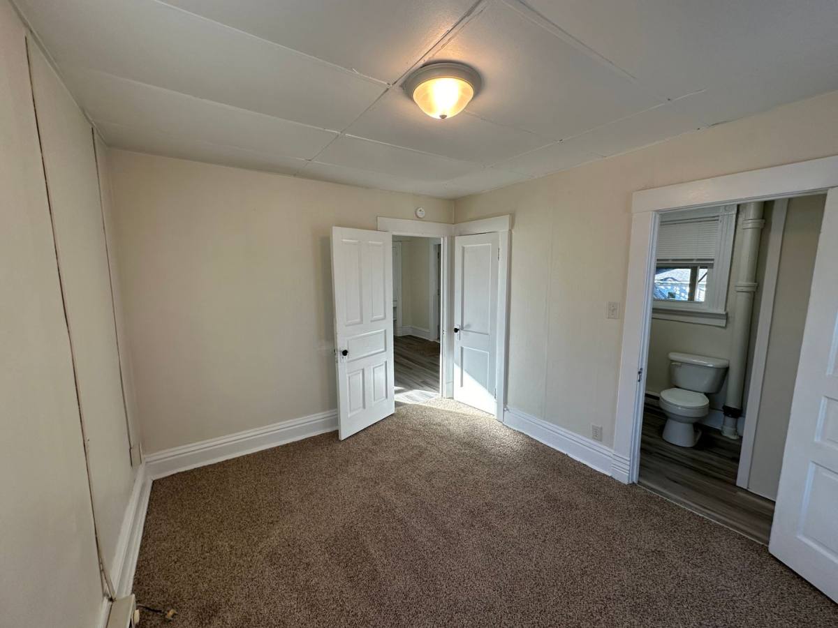 Apartment for rent at 515 S Center St, Grove City, PA 16127