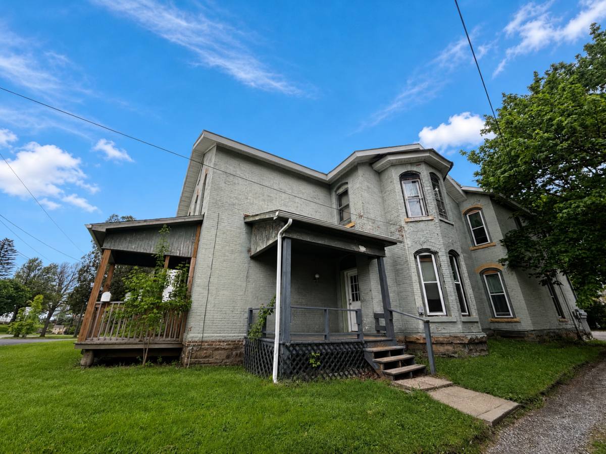 Apartment for rent at 515 S Center St, Grove City, PA 16127