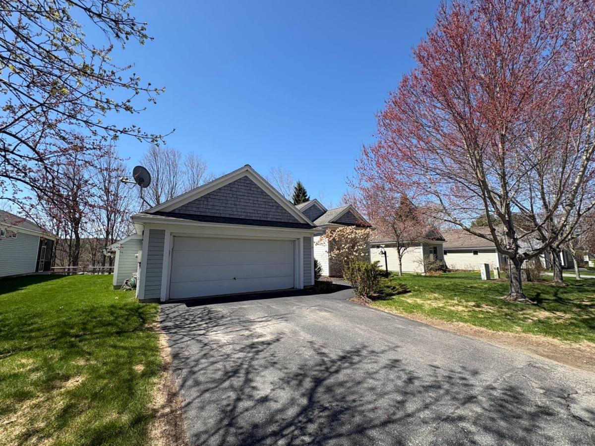 House for rent at 14 Apple Blossom Dr, West Lebanon, NH 03784